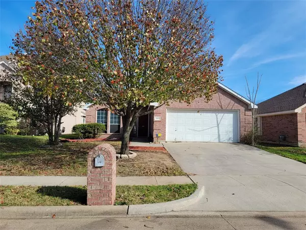 648 Babbling Brook Drive, Saginaw, TX 76179