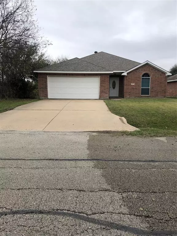 1302 Marble Road, Ennis, TX 75119