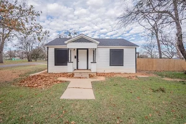 200 E Baker Street, Ennis, TX 75119