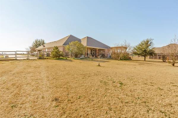 187 High Meadows Road, Decatur, TX 76234