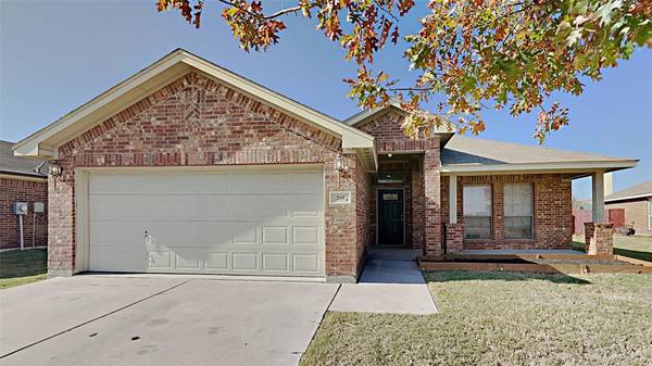 260 Creekside Drive, Saginaw, TX 76131