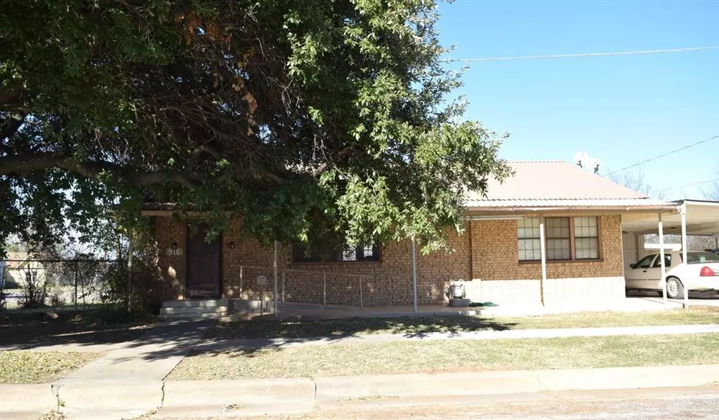 916 W Live Oak, Coleman, TX 76834