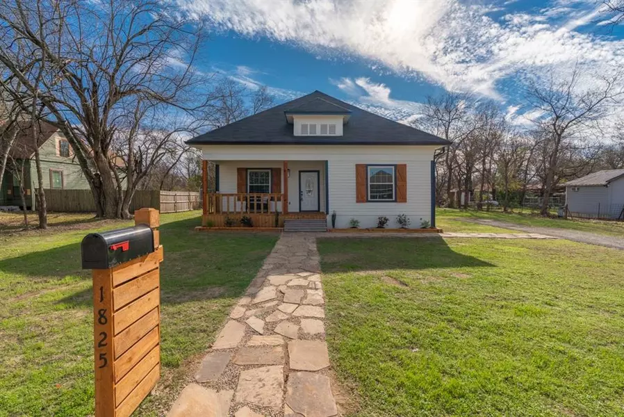 1825 W Kaufman Street, Paris, TX 75460