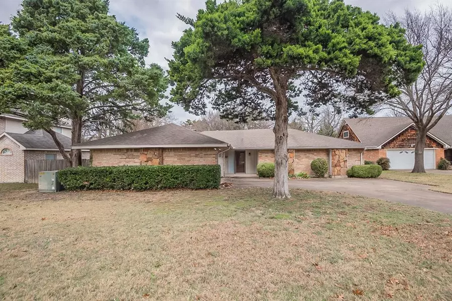 327 Gatewood Drive, Desoto, TX 75115