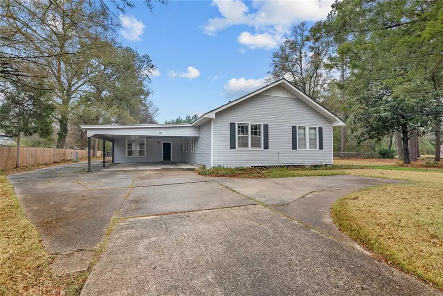 2211 Mccutcheon Avenue, Shreveport, LA 71108