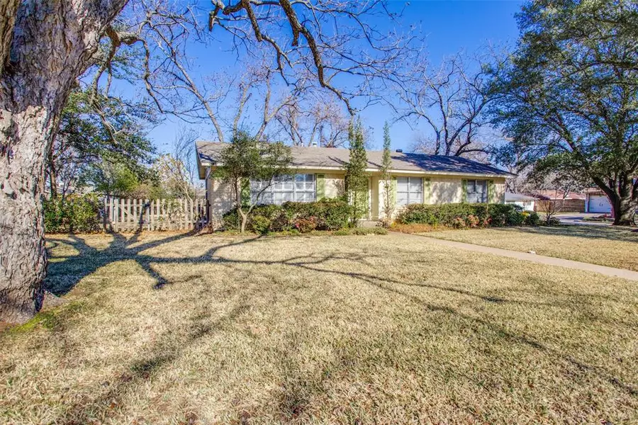 1511 Azalea Drive, Arlington, TX 76013