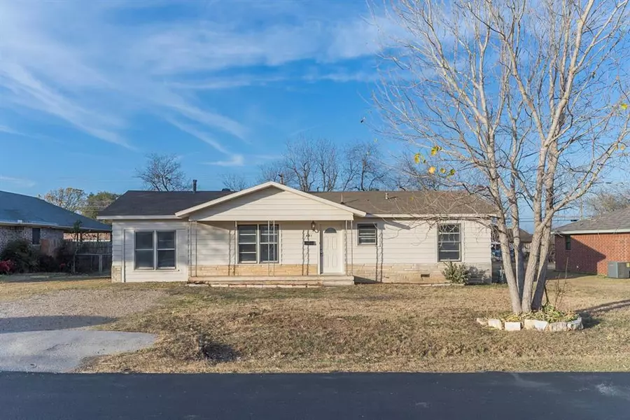 401 E Hampton Road, Crowley, TX 76036