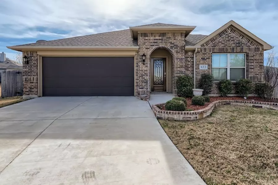 833 Woodmark Drive, Fort Worth, TX 76036