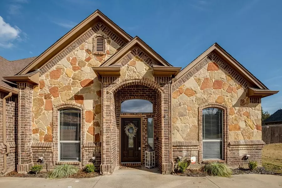 822 Pecos Court, Mansfield, TX 76063