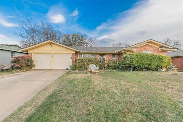 212 Rolling Hills Drive, Aledo, TX 76008