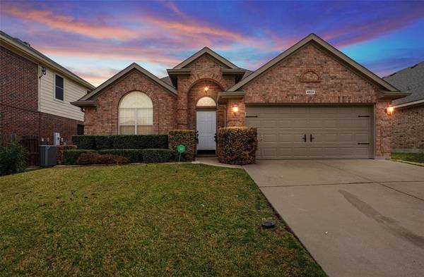 4924 Summer Oaks Lane, Fort Worth, TX 76123