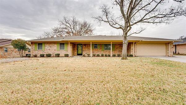 2020 Greenbriar Drive, Gainesville, TX 76240