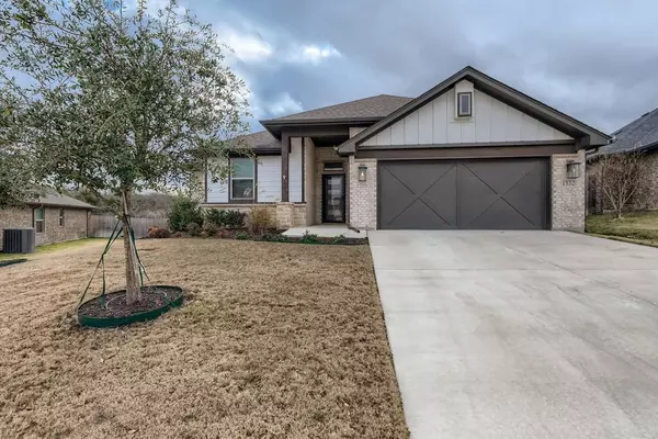 1532 Town Creek Circle, Weatherford, TX 76086