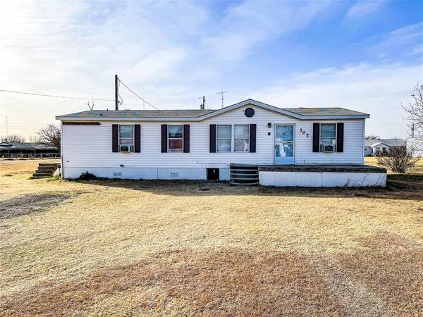 307 S Breustedt Street, Weinert, TX 76388