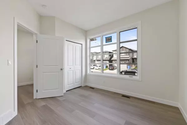 Calgary, AB T3J 5P1,603 Savanna CRES NE