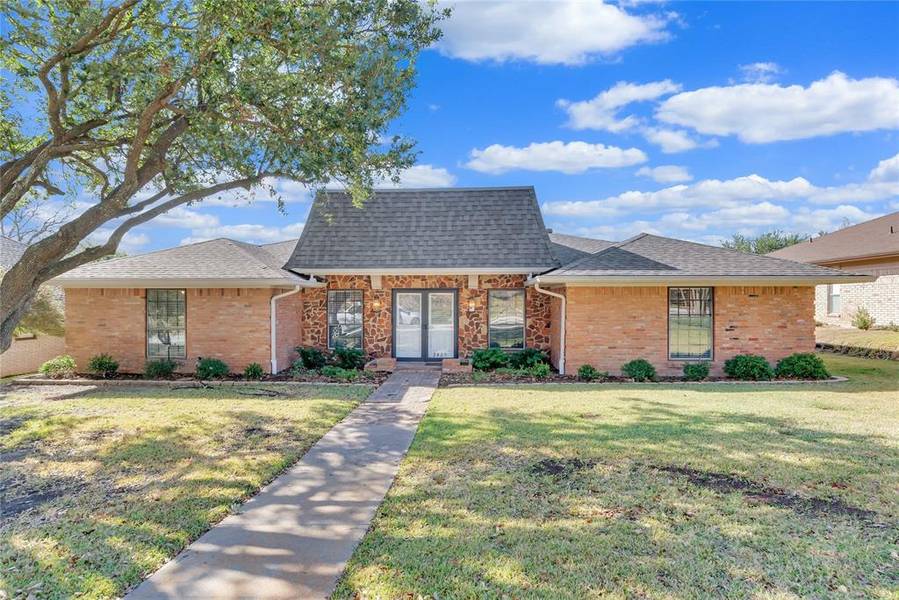 2825 Club Meadow Drive, Garland, TX 75043