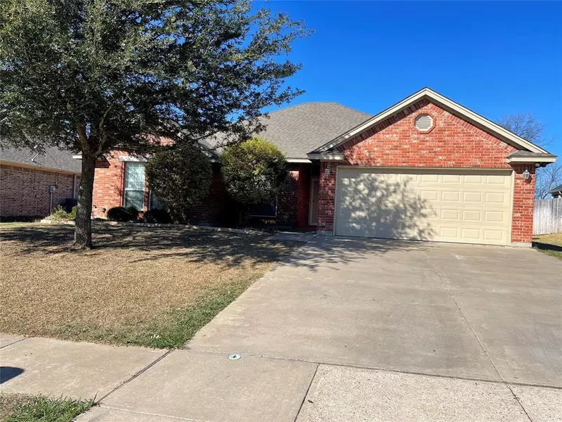 709 Brandt Street, Grandview, TX 76050