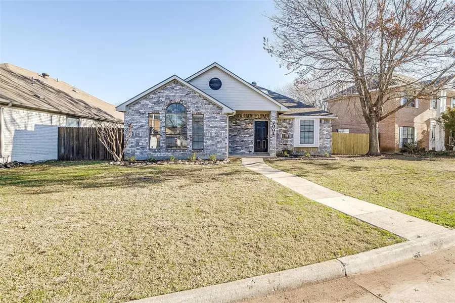 7004 Bentley Avenue, Fort Worth, TX 76137