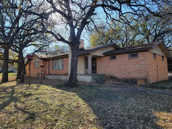 233 School Street, Azle, TX 76020