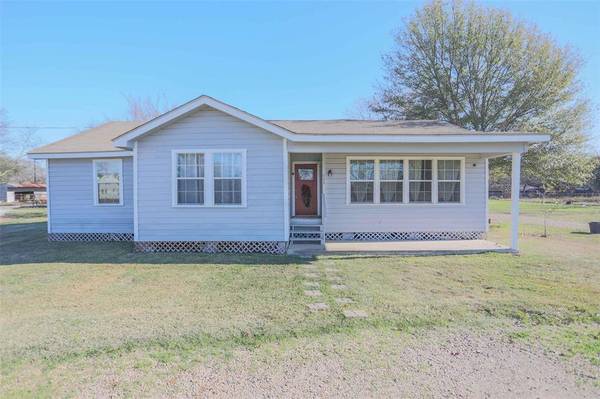 604 N Goodman Avenue, Kerens, TX 75144