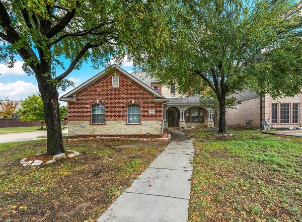 5028 Coral Creek Drive, Fort Worth, TX 76135