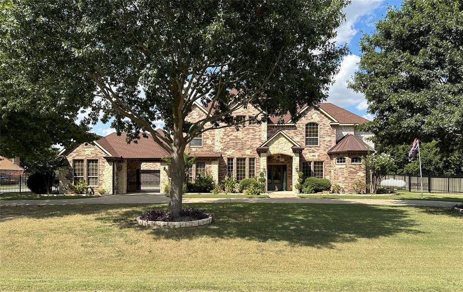 2056 Willow Bend Drive, Oak Leaf, TX 75154