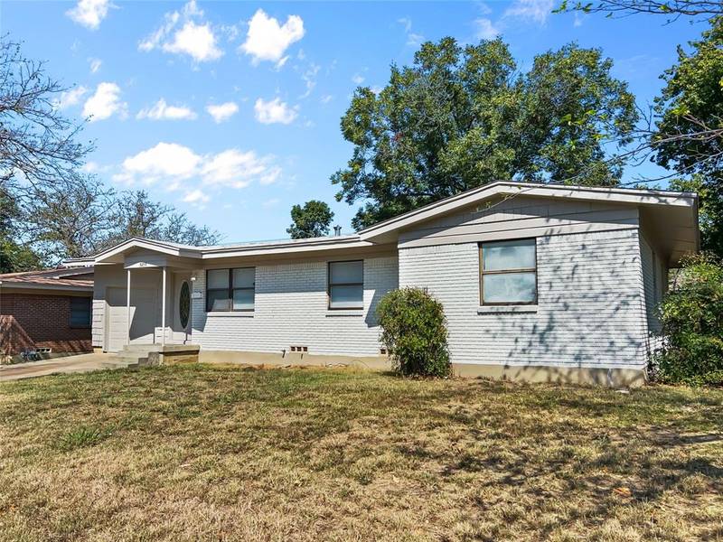 8258 Carrick Street, Fort Worth, TX 76116