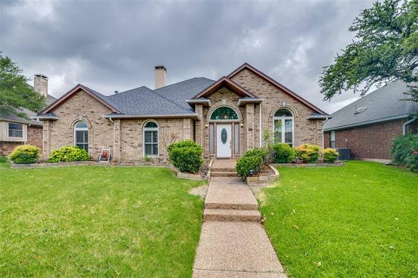 1322 Royal Palm Lane,  Carrollton,  TX 75007