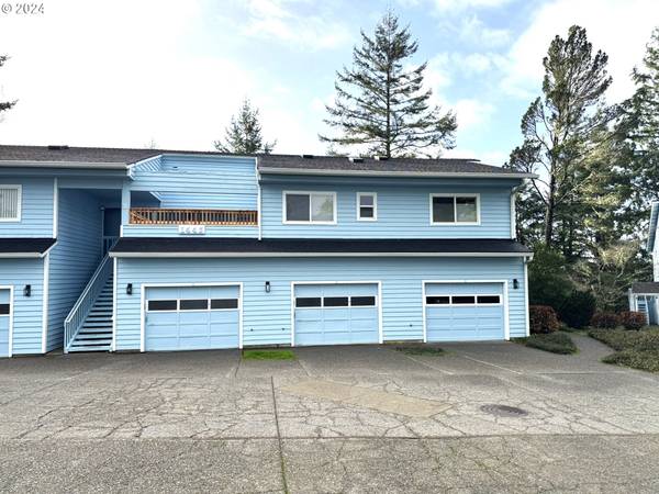 1445 SEACREST LN #B2, Brookings, OR 97415