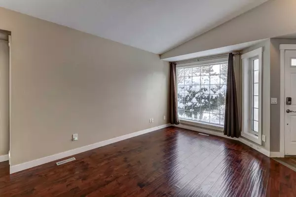 Calgary, AB T3K4C4,61 Coventry Close NE