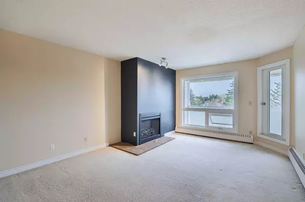 Calgary, AB T3A 2W4,3747 42 ST NW #403