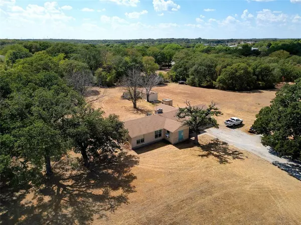 Azle, TX 76020,916 Southeast Parkway