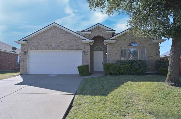 1213 Spanish Moss Drive, Burleson, TX 76028