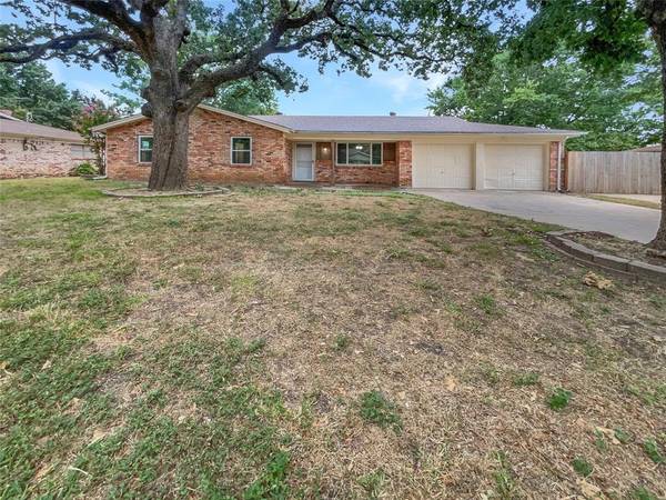 845 Dianna Avenue, Hurst, TX 76053