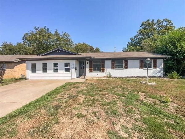 328 Jayellen Avenue, Burleson, TX 76028