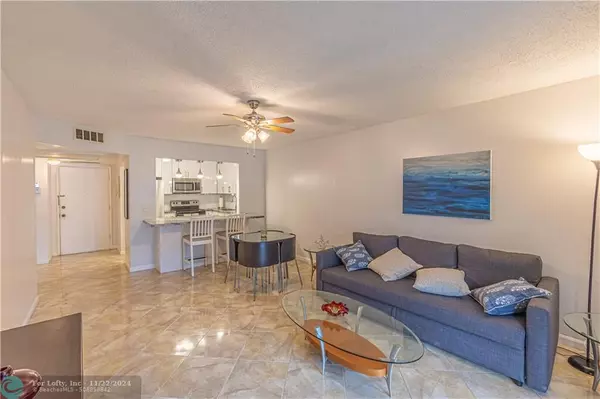 Pompano Beach, FL 33060,255 S Cypress Rd  #306