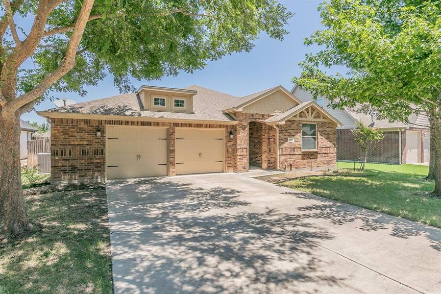 556 Magnolia Parkway, Benbrook, TX 76126