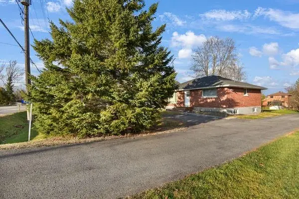 Brockville, ON K6V 5T1,1079 COUNTY RD 15 RD