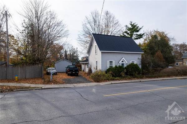 212 FRANKTOWN RD, Carleton Place, ON K7V 2N7