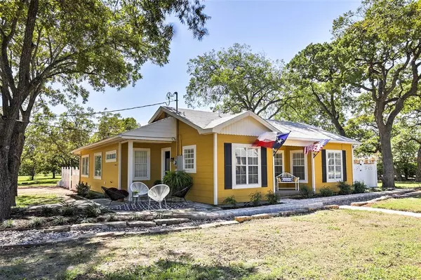 809 E Highway Street, Fredericksburg, TX 78624