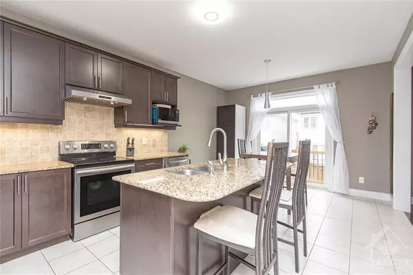 Barrhaven, ON K2J 3V4,316 RIVER LANDING AVE