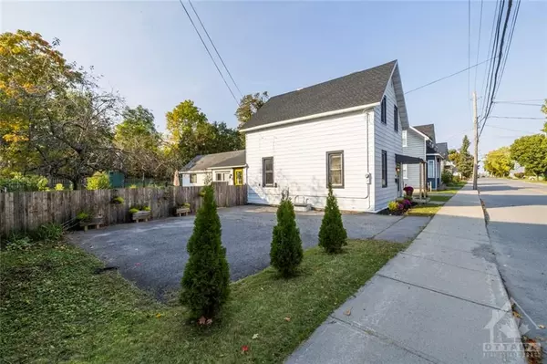 Lanark, ON K7C 1X2,243 WILLIAM ST