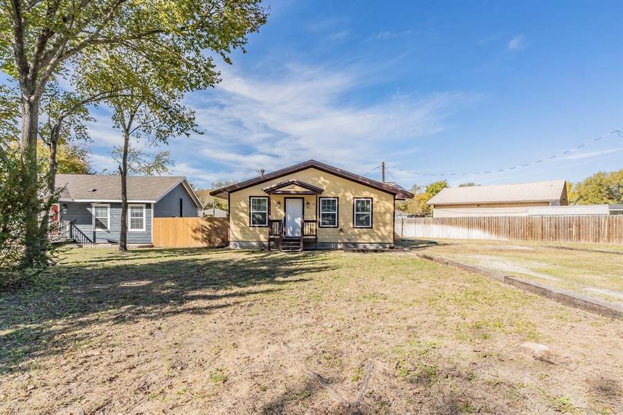 353 Spring Valley Circle, Azle, TX 76020