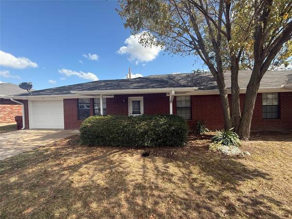 2502 Patrick Drive, Bonham, TX 75418