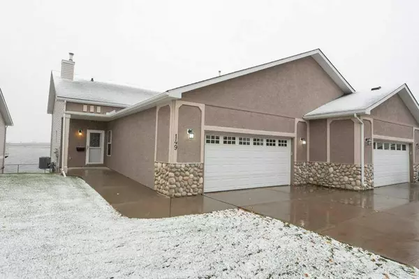 149 Westlake Bay, Strathmore, AB T1P 1X9