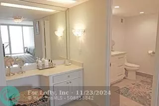 Pompano Beach, FL 33062,1390 S Ocean Blvd  #2E