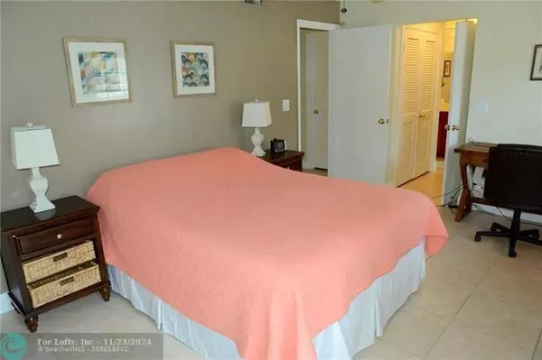 Fort Lauderdale, FL 33308,6499 Bay Club Dr  #2