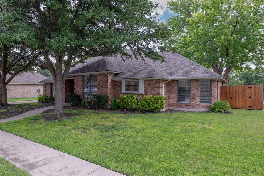 8119 Meadowside Drive, Benbrook, TX 76116