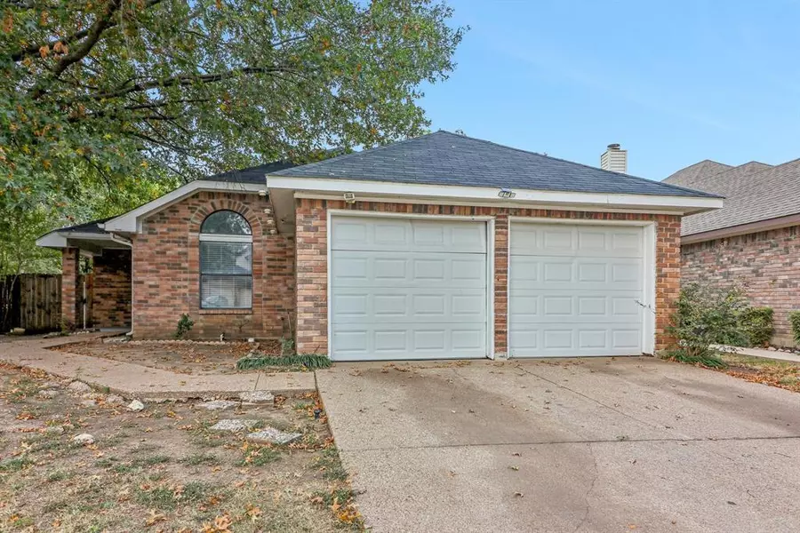 304 ironbark Drive, Arlington, TX 76018