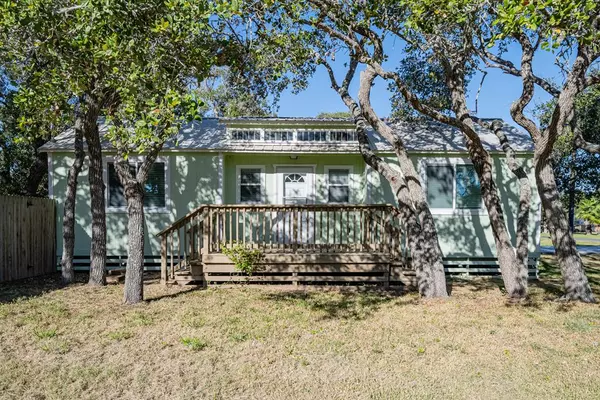 1617 S Doughty, Rockport, TX 78382